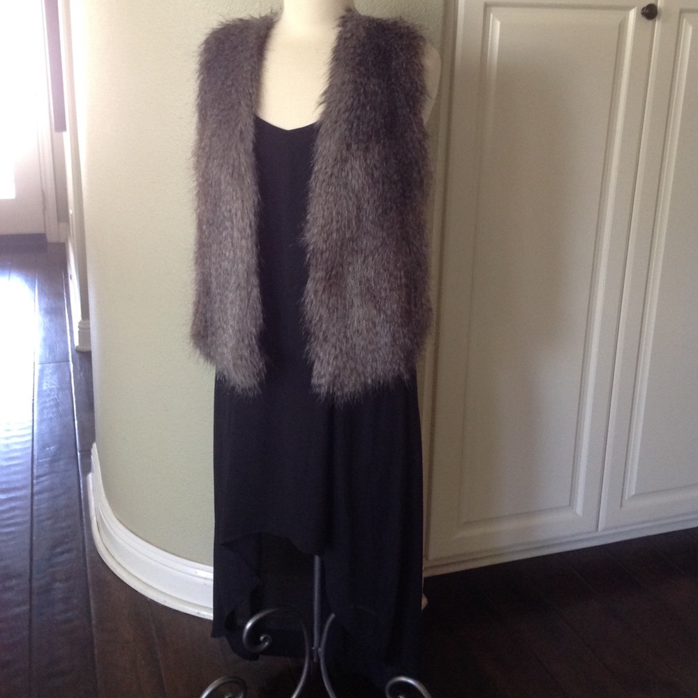 ❗️PRICE DROP❗️💫Rachel Zoe💫 faux fur vest 💫
